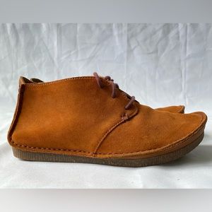 Clarks Artisan Janey Mae Suede Shoes. Women's Size 7.5.